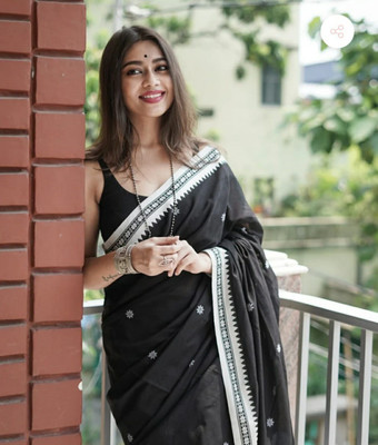 LDma Self Design, Embellished, Solid/Plain Handloom Cotton Blend Saree(Black)