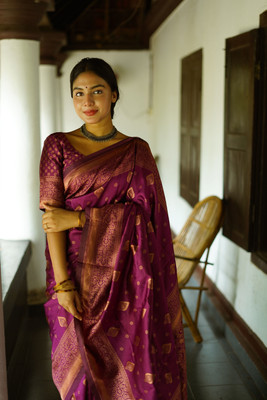 AVANTIKA FASHION Woven Kanjivaram Pure Silk, Art Silk Saree(Purple)