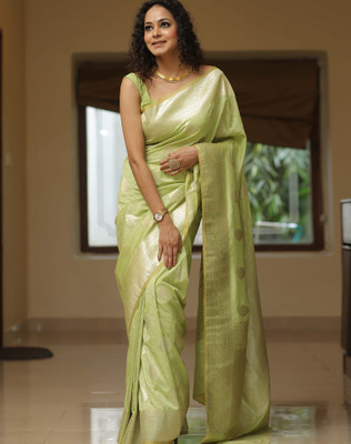 Divastri Woven, Embellished Banarasi Silk Blend, Jacquard Saree(Green)