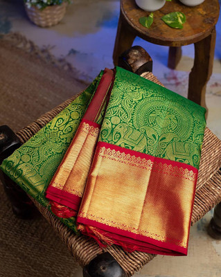 Aldwych Self Design Banarasi Silk Blend Saree(Green)
