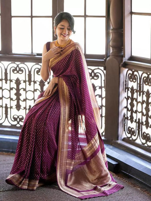 Madhav Creation Woven Banarasi Art Silk Saree(Maroon)