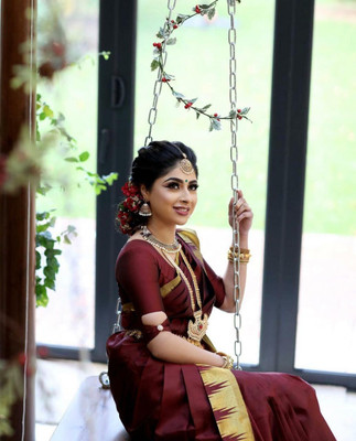 Anjaneya Sarees Woven Kanjivaram Silk Blend Saree(Maroon)