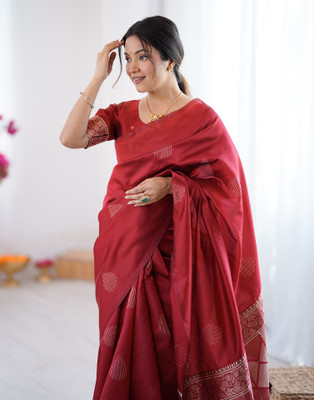 Samah Woven, Embellished Banarasi Silk Blend Saree(Maroon, Gold)