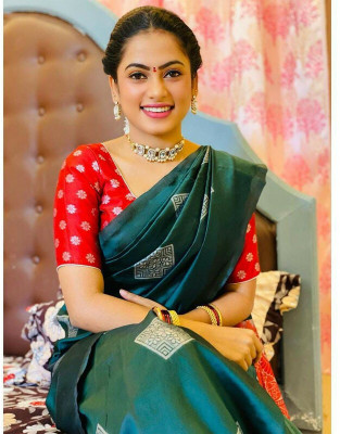 SHWENILA Solid/Plain Assam Silk Pure Silk Saree(Green)