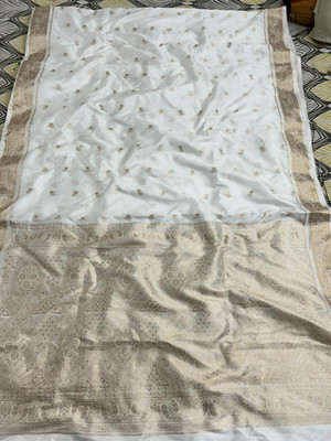 Montauk Fabians Woven Banarasi Satin, Pure Silk Saree(White, Gold)