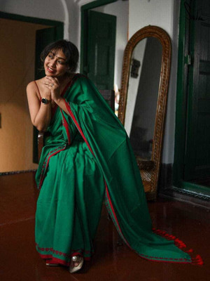Dada Vai Sharee Store Solid/Plain Handloom Pure Cotton, Cotton Blend Saree(Red, Green)