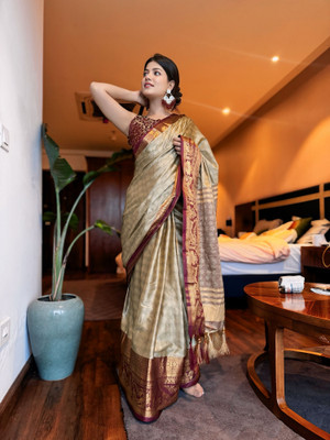 A To Z Cart Self Design Kanjivaram Silk Blend Saree(Maroon)