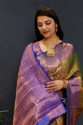 valida Embellished, Woven Kanjivaram Jacquard, Silk Blend Saree(Green)