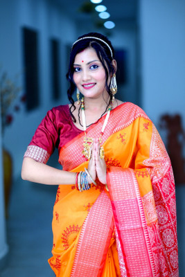 HouseOfCommon Woven Banarasi Jacquard Saree(Orange)