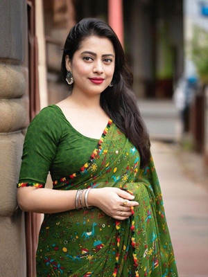 Falessa Solid/Plain, Embellished Daily Wear Georgette Saree(Green)