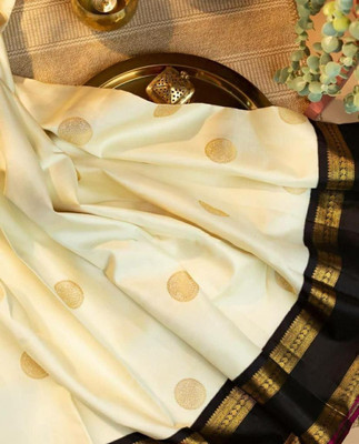 UNIVERSAL DESIGNER STUDIO Self Design Banarasi Jacquard Saree(White)