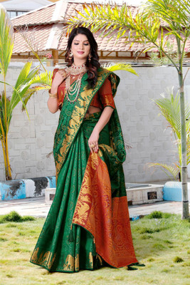 LAVYANSH CREATION Printed Patola Silk Blend Saree(Green)