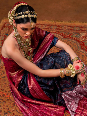Sareemall Woven Ikkat Silk Blend Saree(Blue, Red)