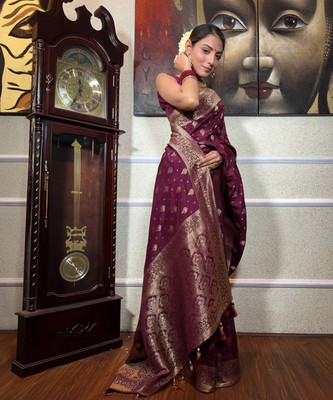 Spetila Woven, Embellished Kanjivaram Silk Blend, Art Silk Saree(Maroon)