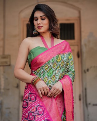 ALMAARI FASHION Digital Print Kalamkari Silk Blend Saree(Green)