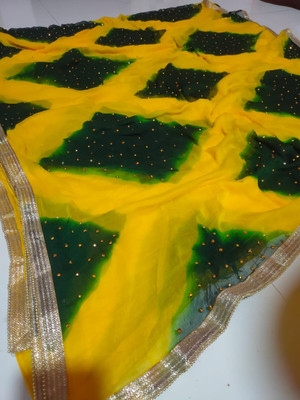 BL creations Color Block, Hand Painted, Embellished, Dyed Bandhani Chiffon Saree(Yellow, Green)