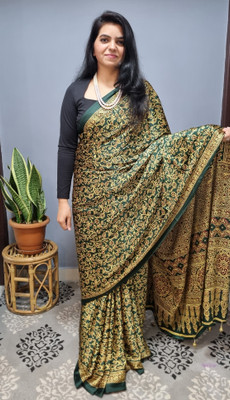 Vajaanth Printed Daily Wear Silk Blend Saree(Dark Green, Green)