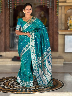 DIVINE JUNCTION WEAR Woven, Self Design, Paisley, Floral Print Banarasi Satin Saree(Green)