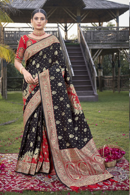 MANOHARI Woven Kanjivaram Jacquard Saree(Black)