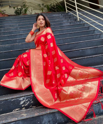 HouseOfCommon Embellished Kanjivaram Art Silk, Jacquard Saree(Red)