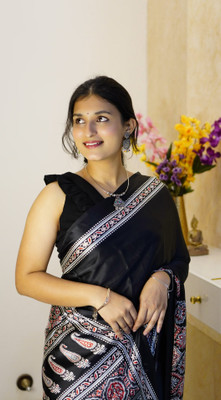 BADE SUHANE Floral Print, Paisley, Printed Bollywood Crepe, Silk Blend Saree(Black)