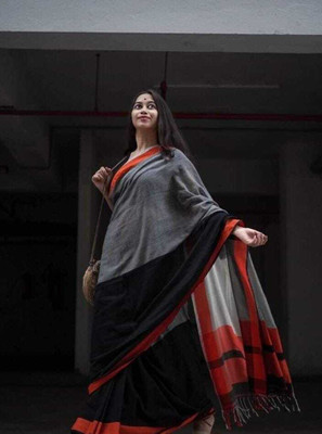 BRYNBRIT Self Design, Temple Border Handloom Cotton Blend Saree(Red)