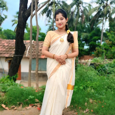 Lakshmi Boutique Solid/Plain Handloom Handloom Mulmul Saree(White)