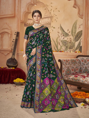 Sariya Woven Banarasi Jacquard, Silk Blend Saree(Green)