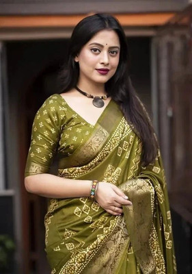 J6 Designers Woven Hand Batik Cotton Silk Saree(Green)