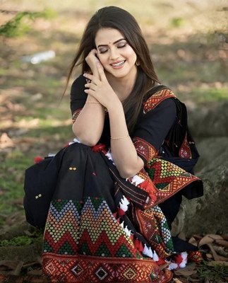 NIVACREATIONS Woven Mekhela Chador Silk Blend Saree(Black)