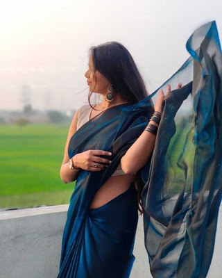 HouseOfCommon Solid/Plain Bollywood Lycra Blend Saree(Green)