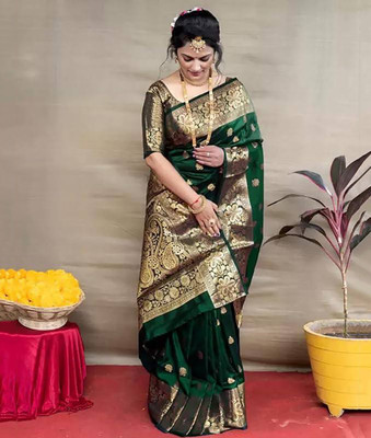 AMRUTKALA SAREES Woven Banarasi Silk Blend Saree(Green)
