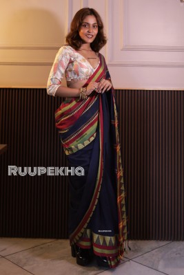 Ruupekha Striped Handloom Cotton Blend Saree(Dark Blue)