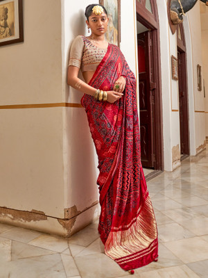 Sareemall Digital Print Patola Silk Blend Saree(Red)