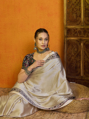 Divastri Printed Daily Wear Satin Saree(Cream)