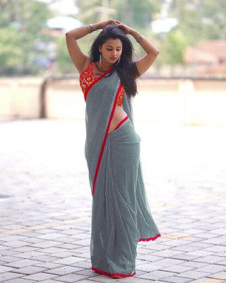 Sareez House Solid/Plain Bollywood Chiffon Saree(Grey)