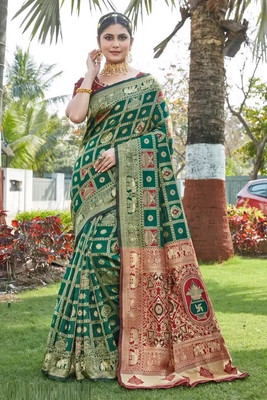 MUKHITA Woven Kanjivaram Silk Blend Saree(Green)