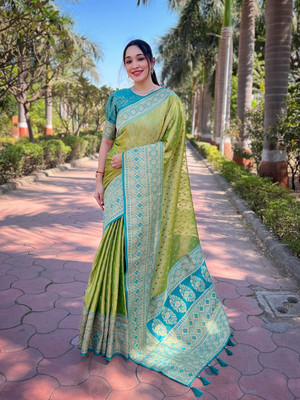 SUDIPTA Woven, Self Design, Embellished Kanjivaram Tissue Saree(Green)