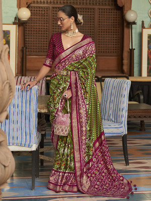 Sareemall Embellished Patola Silk Blend Saree(Green)