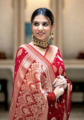 Gagan Textile Woven Banarasi Art Silk Saree(Red)