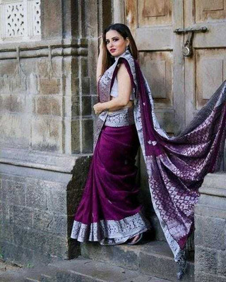jay mreldi enterprised Embroidered Banarasi Jacquard Saree(Maroon)