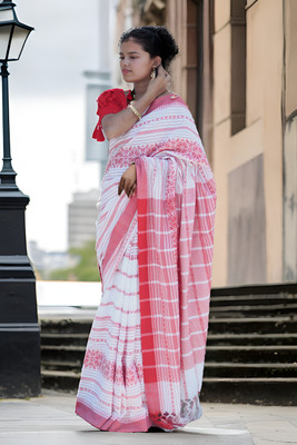 ADIVASI SHOP Solid/Plain Handloom Cotton Blend Saree(White, Red)