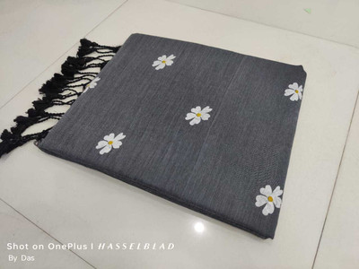 pal saree mahal Floral Print Hand Batik Cotton Blend Saree(Silver)