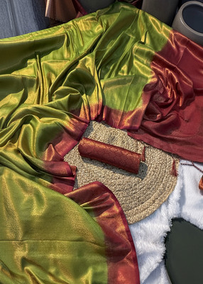 Banaras silk palace Woven Kanjivaram Pure Silk Saree(Green)