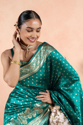SUBHAM Woven, Embellished Banarasi Silk Blend Saree(Green, Gold)