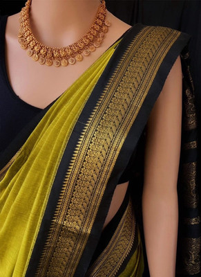 AMARQUEEN Woven, Solid/Plain, Temple Border Banarasi Silk Blend Saree(Light Green, Black)