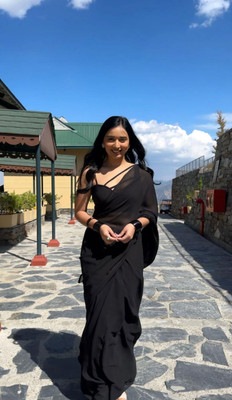 Arpita Fashion Striped, Solid/Plain, Self Design Bollywood Georgette Saree(Black)