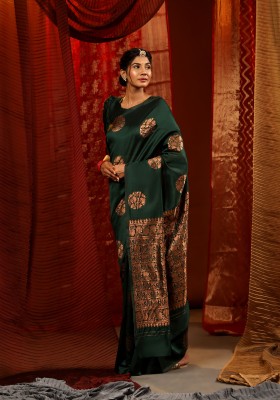 IRIS Self Design, Embellished, Woven Kanjivaram Jacquard, Silk Blend Saree(Green)