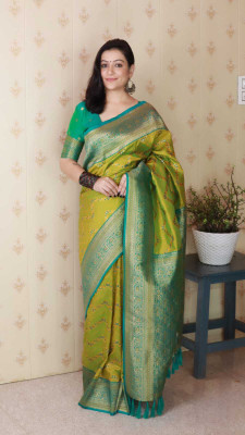 The Stylique Fashion Woven Banarasi Silk Blend Saree(Green)