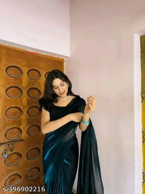 Vragi Solid/Plain Bollywood Lycra Blend Saree(Green)